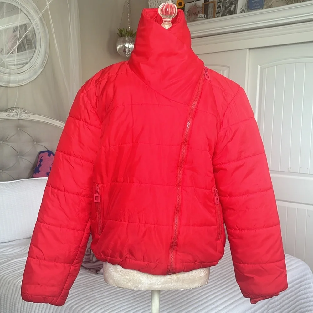 Bright Red Puffer - Picture 2 of 4